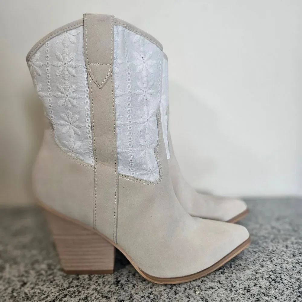 Altard state Sutton floral weave Cowboy Mini boots 7.5 White/Tan